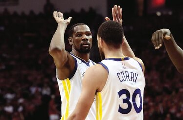 Kevin Durant comanda triunfo de los Warriors