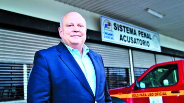 Piden enjuiciar a Richard Fifer