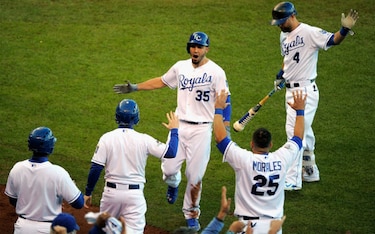 Reales remontan y dominan 2-0 la serie de campeonato ante Azulejos