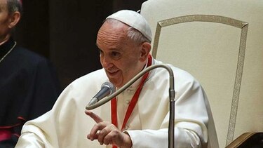 El Papa advierte a las religiosas sobre los peligros de internet