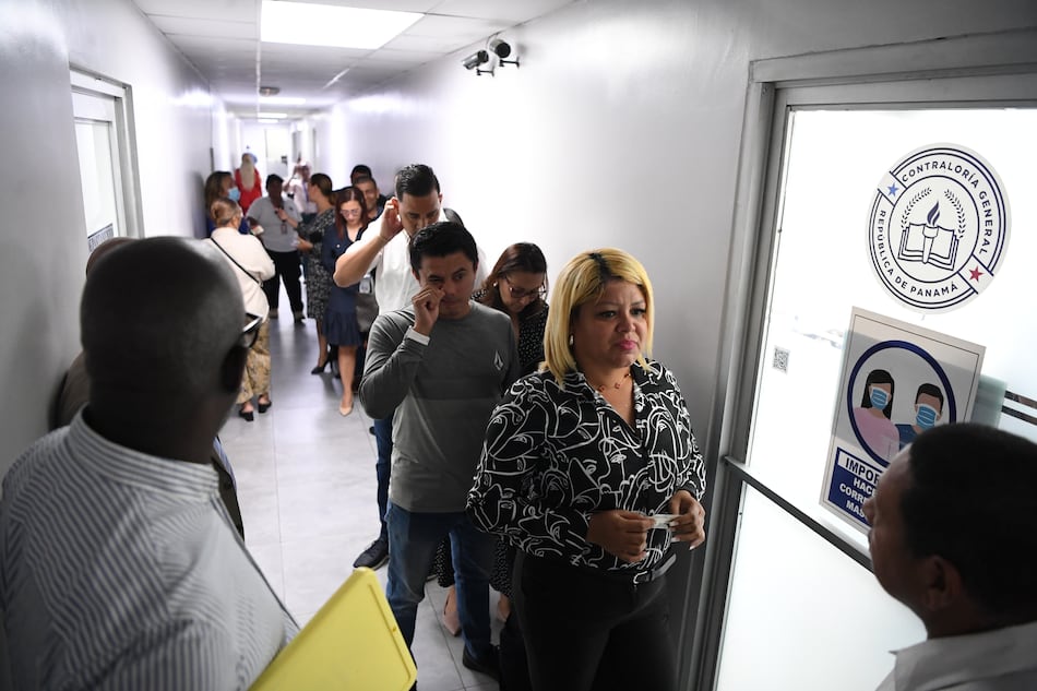 Vuelven a pagar con cheque en la Asamblea Nacional, en medio de auditoría para detectar ‘botellas’