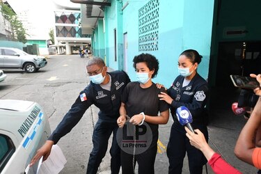 Imputan cargos por homicidio a mujer acusada de asesinar a su madre