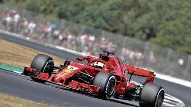 Vettel firma el mejor tiempo en ensayos de Silverstone