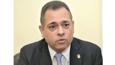 García Valarini se postula para dirigir el Seguro Social