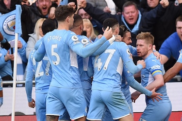 Manchester City golea al United en el derbi y sigue intratable en la Premier