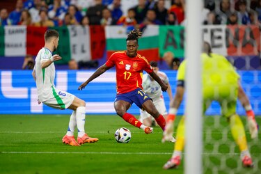 España da cuenta de Italia para ir a octavos en primera