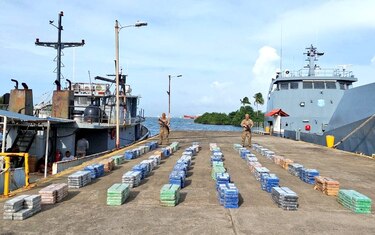 En isla Naranjo decomisan 1,517 paquetes de droga y aprehenden a 5 personas