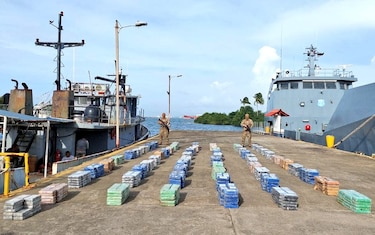 En isla Naranjo decomisan 1,517 paquetes de droga y aprehenden a 5 personas