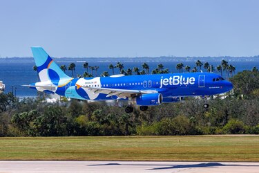 Los aviones Airbus empiezan a normalizar su servicio tras una alerta que afectó los vuelos globales