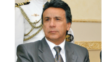 Ecuador recurre a bancos de inversión