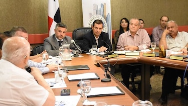 Sabonge dice en la Capac que el MOP cuenta con los fondos para pagarle a los contratistas