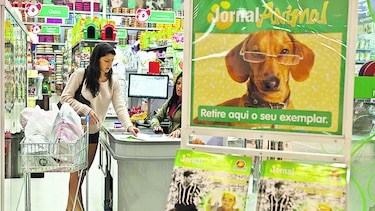 Inflación de Brasil baja a menos de 4%