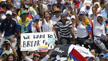 Guaidó cancela acto en Venezuela, denuncia bloqueo de caminos
