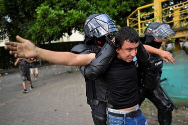 Dos civiles muertos y un policía baleado en nuevas protestas en la ciudad de Cali