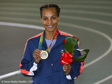 La saltadora panameña Nathalee Aranda gana medalla de oro en Bolivia