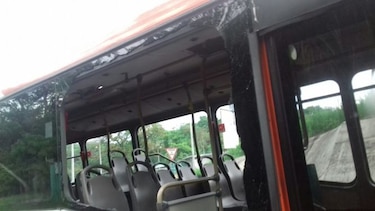 Acto vandálico a unidad de Metro Bus deja dos lesionados