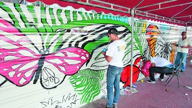Jóvenes plasman su talento artístico