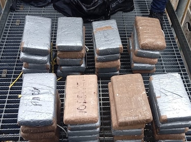 Decomisan al menos 70 paquetes con droga en un puerto panameño