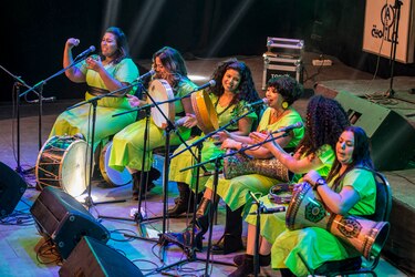 Percusionistas mujeres y sus tambores tabla rompen tabúes en Egipto