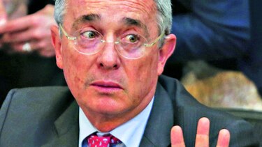 Hartos del trinar de Álvaro Uribe