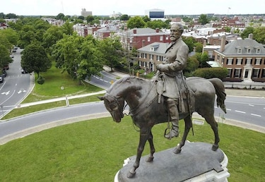 Trump atiza polémica en Estados Unidos al deplorar retiro de estatuas de confederados
