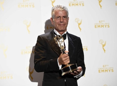 Hija de 11 años de Anthony Bourdain canta en concierto en Nueva York