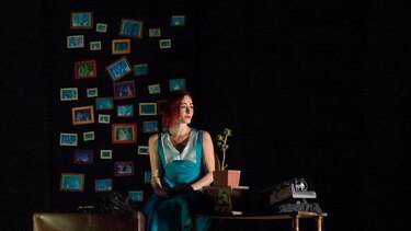 Monólogos de tres mujeres enjauladas