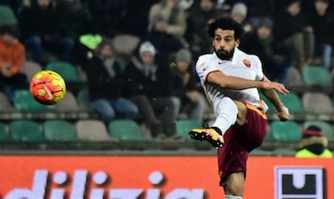 Salah pone fin a sequía de goles en triunfo del Roma