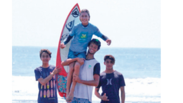 Surfistas panameños se destacan en Costa Rica