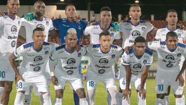 Árabe Unido va por el liderato esta noche