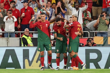 Escocia y Portugal aceleran; Bélgica sobrevive ante Austria