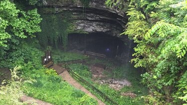 Kentucky: rescatan a 19 personas que quedaron atrapadas en cueva