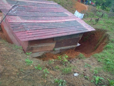 Deslizamiento de tierra afecta una vivienda en Nueva Italia de Colón