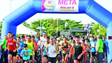 Álvarez y Ferris dominan fácil