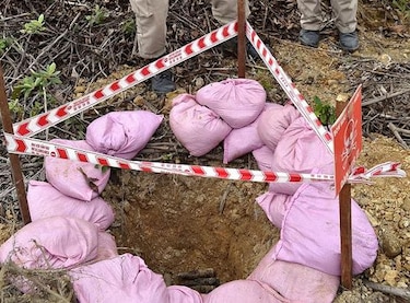 Detonación de bombas de la guerra de Vietnam fascina a los turistas