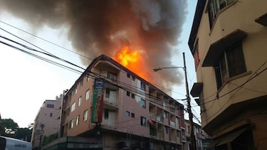 Bomberos logran controlar incendio entre las calles J y Estudiante