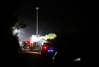 Aumenta a 51 la cifra de migrantes fallecidos en camión en Texas