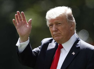 Trump hace caer a Hillary y se ríe del 'hombre cohete' Kim en Twitter