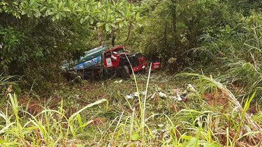 Camión cisterna se va por un precipicio en Santa Rita de Colón, se reporta un herido