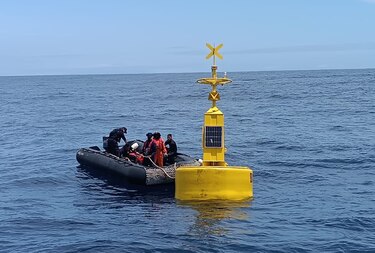 Ecuador instala en las Galápagos su segunda boya oceanográfica para monitorear El Niño