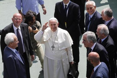 Papa pide perdón por las persecuciones de los católicos a los pentecostales