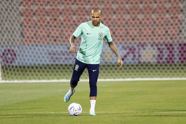 Fiscalía pide nueve años de cárcel para Dani Alves por violar a una joven en una discoteca
