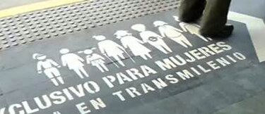 Cuando las mujeres van a trabajar, ¿a dónde van los hombres?