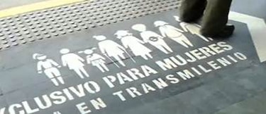 Cuando las mujeres van a trabajar, ¿a dónde van los hombres?