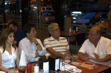 Civilistas observan la llegada de Noriega a Panamá