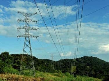 Suspensión simultánea del suministro eléctrico en varios puntos del país