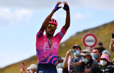 El colombiano Daniel Martínez gana etapa del Tour de Francia