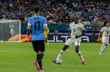 Panamá - Uruguay: Araújo le da la ventaja a la Celeste con un golazo en el primer tiempo