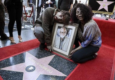 Hollywood otorga estrella a George A. Romero, 'caballero de los muertos vivientes'