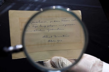 Una carta de Einstein, subastada por más de 100 mil dólares